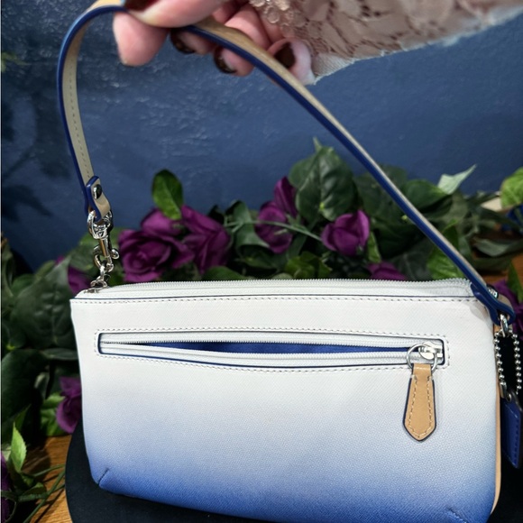 Coach Leather Ombre Wristlet EUC - Picture 8 of 9